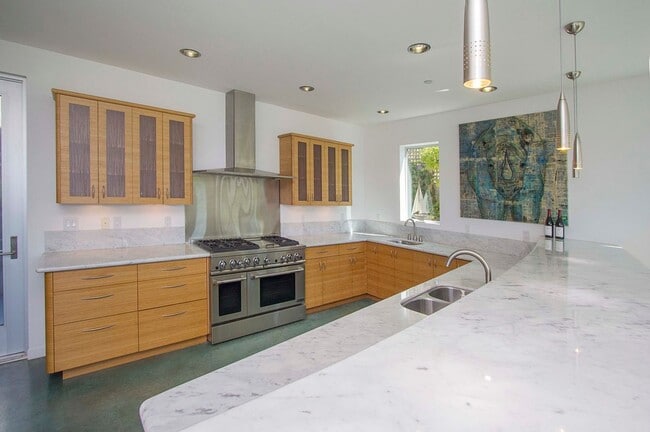 Building Photo - 747 Tiburon Blvd
