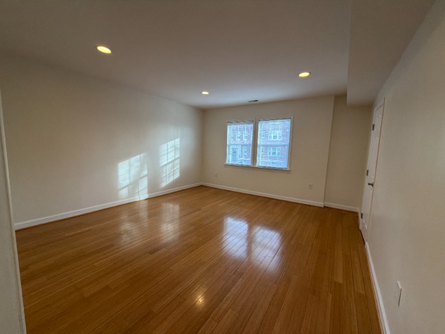 Foto del edificio - 937 Randolph St NW