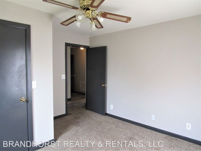 Building Photo - 3 br, 1 bath House - 616 N Custer #2 (upper)
