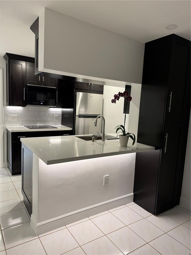 Building Photo - 7241 Miami Lakes Dr