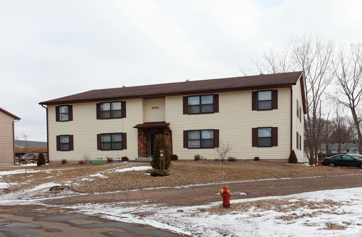 Building Photo - 2704 Nelson Dr