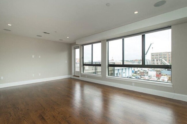 Building Photo - 339 D St