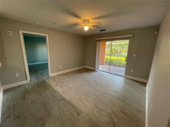 Building Photo - 5483 Vineland Rd