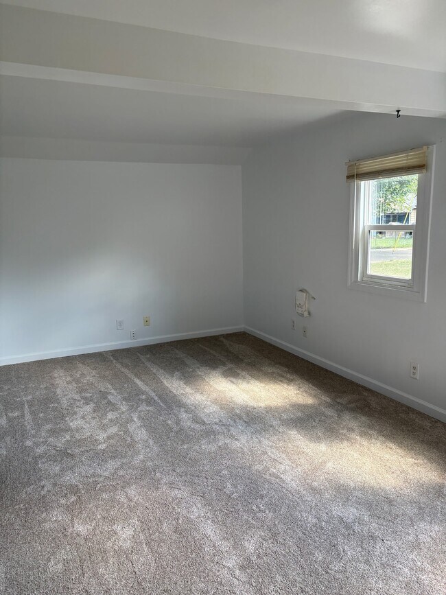 Foto del edificio - 3705 Burchfield Dr