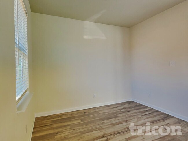 Foto del edificio - 1903 Belmont Dr