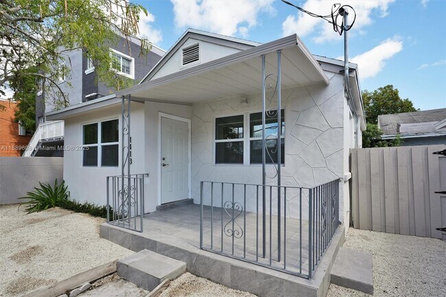 Building Photo - 1413 SW 3rd St