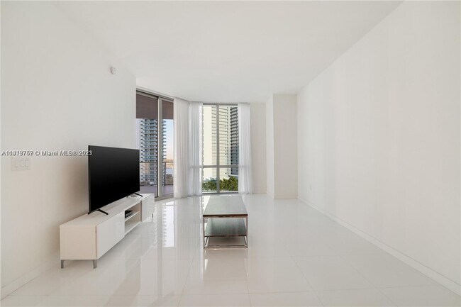 Foto del edificio - 851 NE 1st Ave