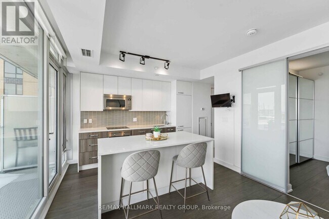 Photo du bâtiment - 111-1111 Champagne Ave S