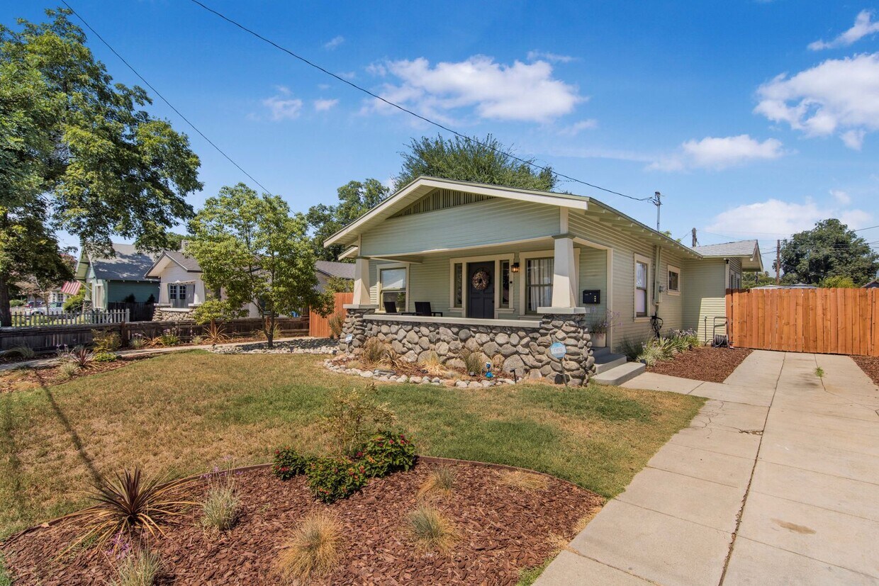 Primary Photo - Quaint Suburban Retreat