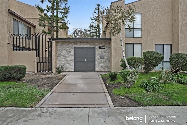 Building Photo - 22038 Vanowen St