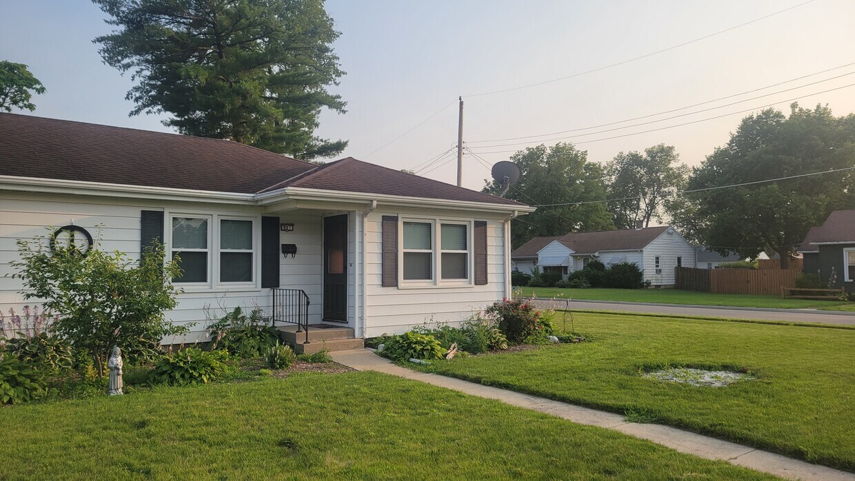 Primary Photo - 927 W Superior St