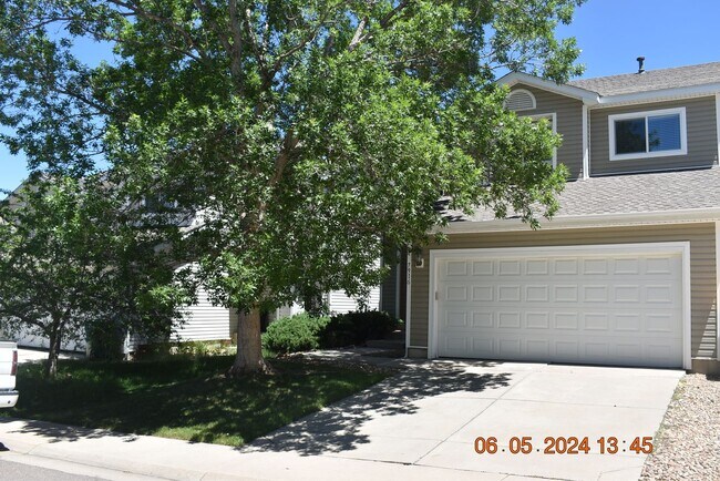 Building Photo - Cozy and Spacious 3 bed Townhome!