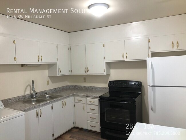 Building Photo - 1154 SW Hillsdale St- 2 BED/1 BATH DUPLEX