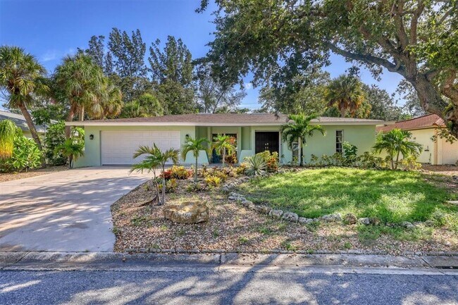 Foto del edificio - 735 Birdsong Ln