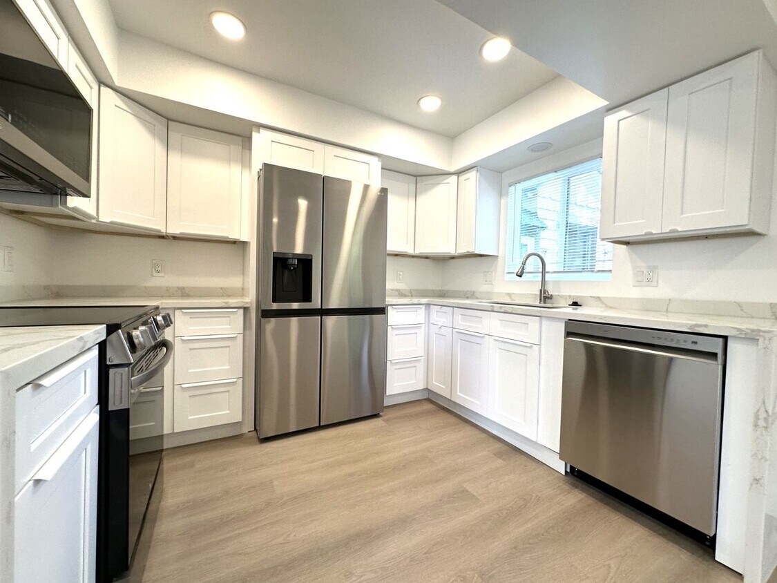 Primary Photo - 401-405 Westbourne St