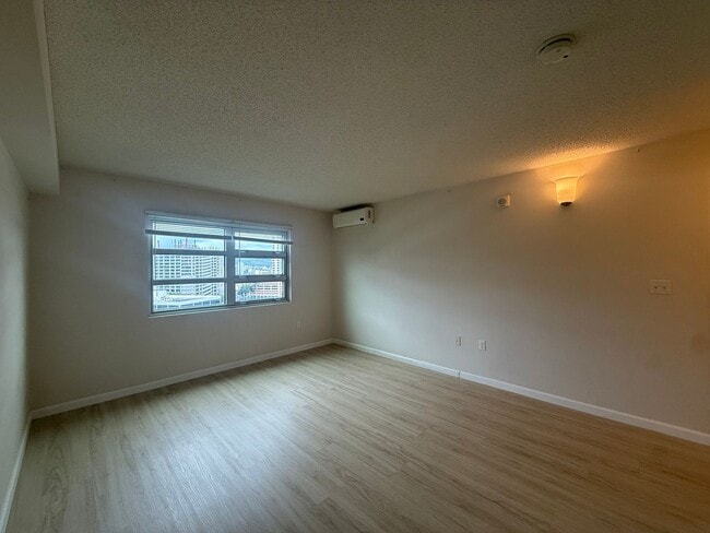 Building Photo - 801 South St