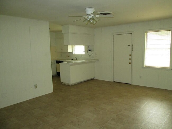 Foto del edificio - 5910 Ariel St