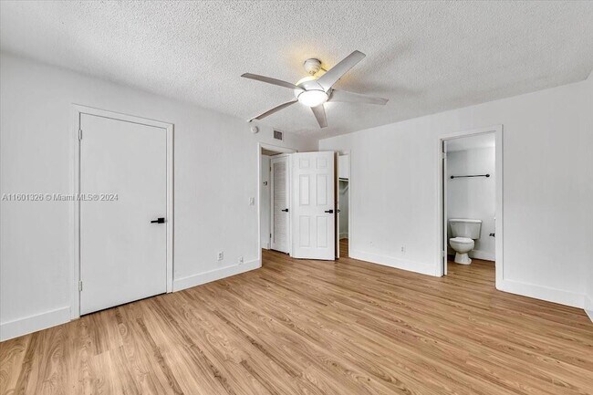 Foto del edificio - 1405 Miami Road Unit 7