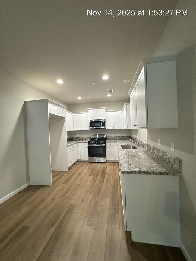 Building Photo - 4321