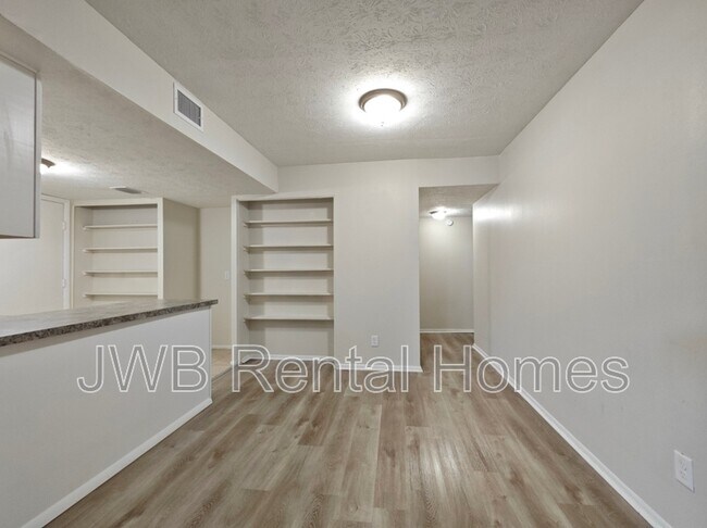 Building Photo - 7201 Arlington Expy