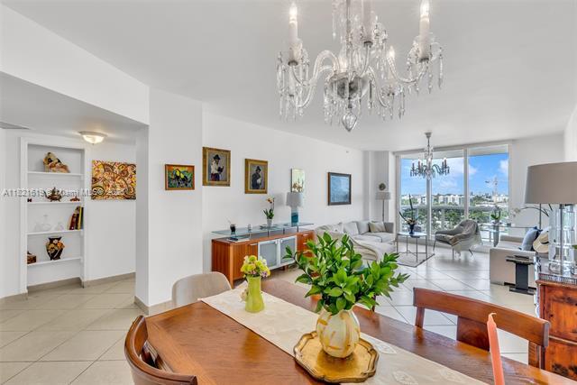 Primary Photo - 9559 Collins Ave