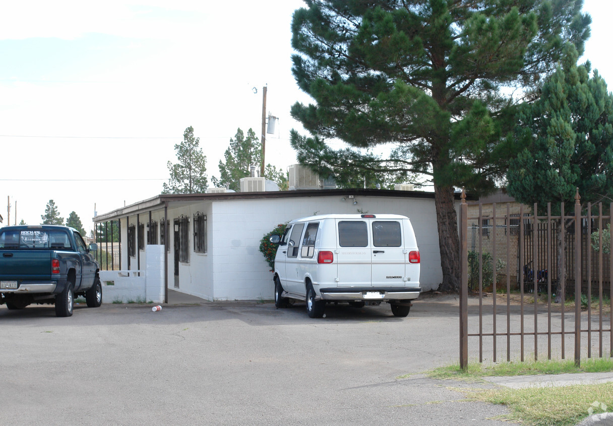 Foto principal - 8968 Norton St