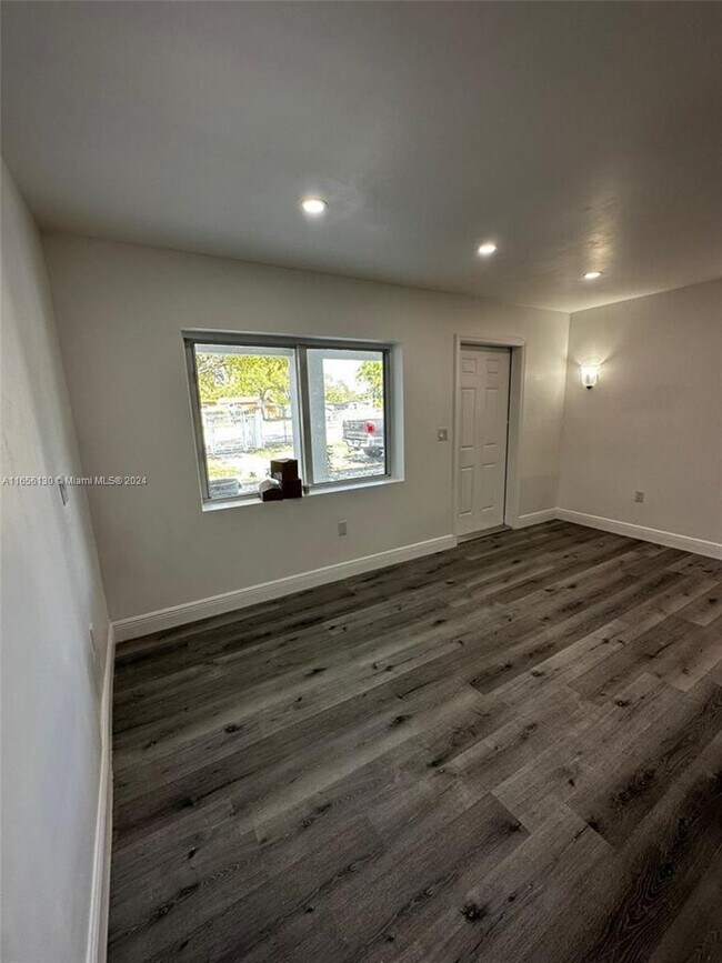 Foto del edificio - 710 E 13th St