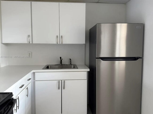 Foto del edificio - 301 NW 177th St