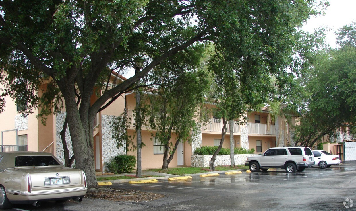 Foto del edificio - 11600 NW 25th Ct