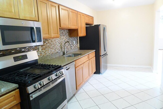 Building Photo - 6201 Newkirk Ave