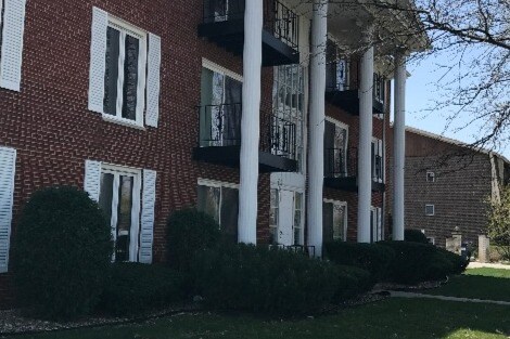 Front of Building - 5641 W 103rd St