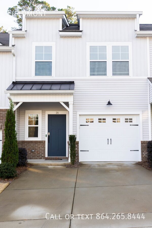 Foto del edificio - Like-New Townhome with a Fence & Garage!