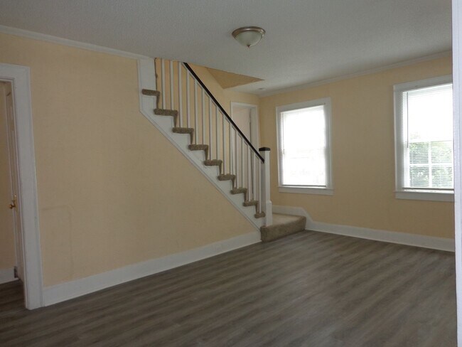 Building Photo - Cradock - 4 Bedroom House with Detached Ga...