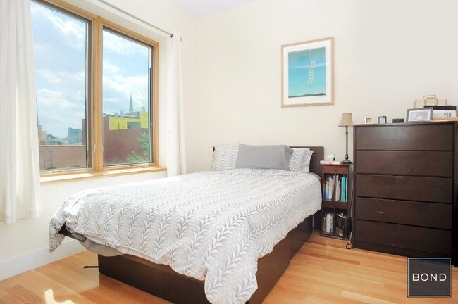 Building Photo - 210 Java St