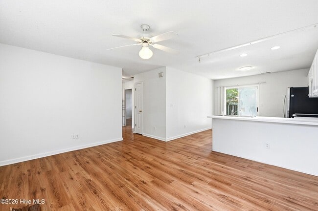 Building Photo - 118 Avondale Ave