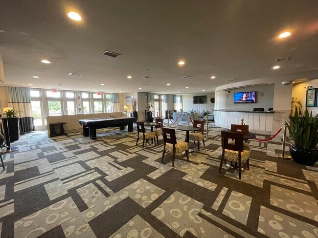 Foto del edificio - 7400 River Rd