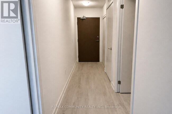 Photo du bâtiment - 1010 Sandy Beach Rd