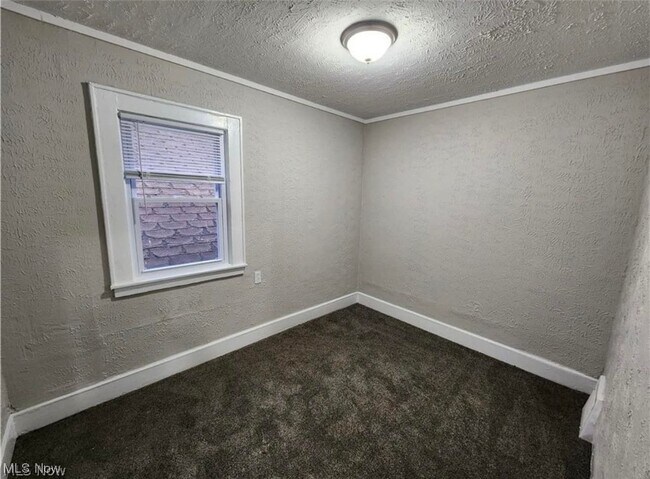 Foto del edificio - 2979 E 67th St