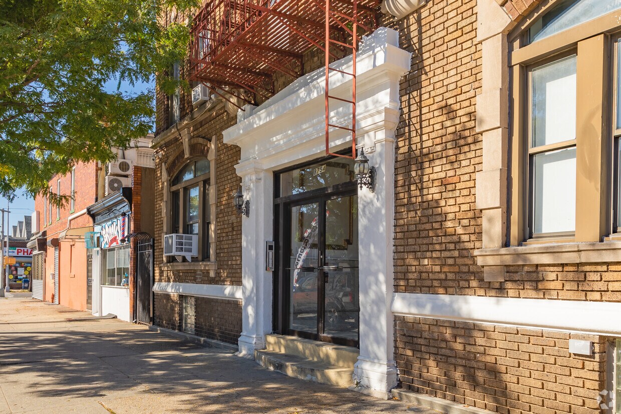 Building Photo - 8754 17th Ave