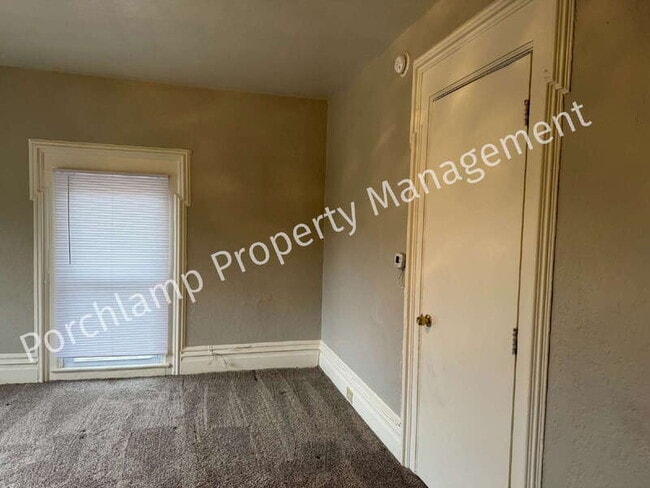 Foto del edificio - 547 Coit Ave NE