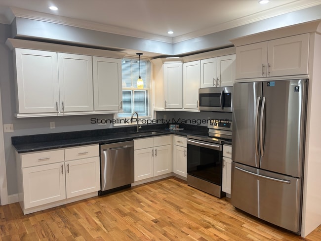 Building Photo - 110 Hudson St