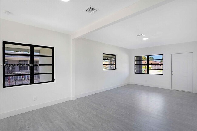Foto del edificio - 50 E 13th St