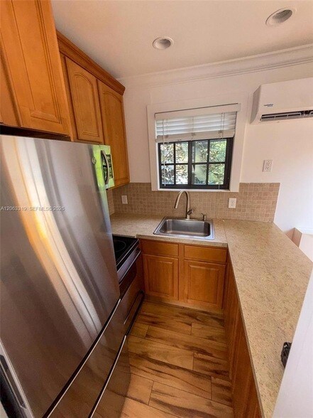 Foto del edificio - 1222 Salzedo St