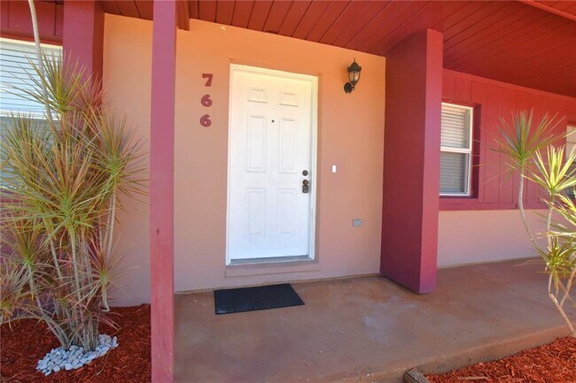Building Photo - 766 Zella Ln