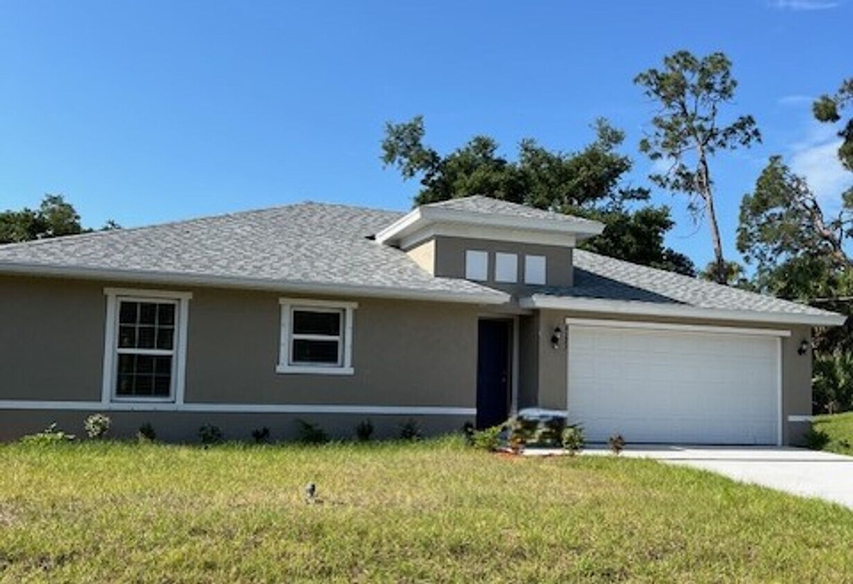 Primary Photo - 1ST MONTHS RENT FREE! STUNNING Brand New 3...