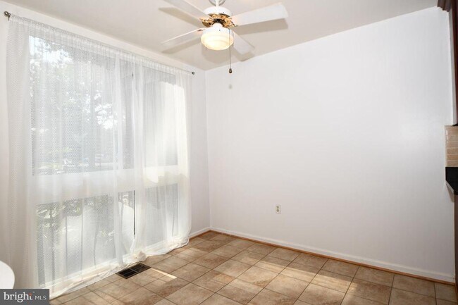 Foto del edificio - 8147 Inverness Ridge Rd