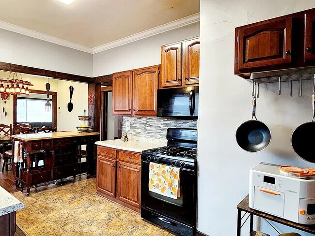 Cocina - 636 E Park Ave