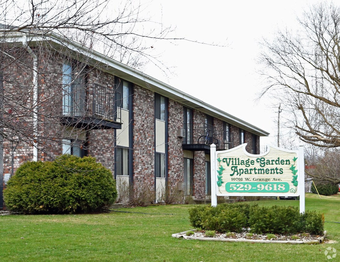 Building Photo - Village Gardens Apartments