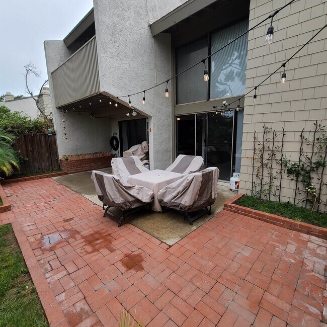 Building Photo - 12938 Caminito Del Pasaje