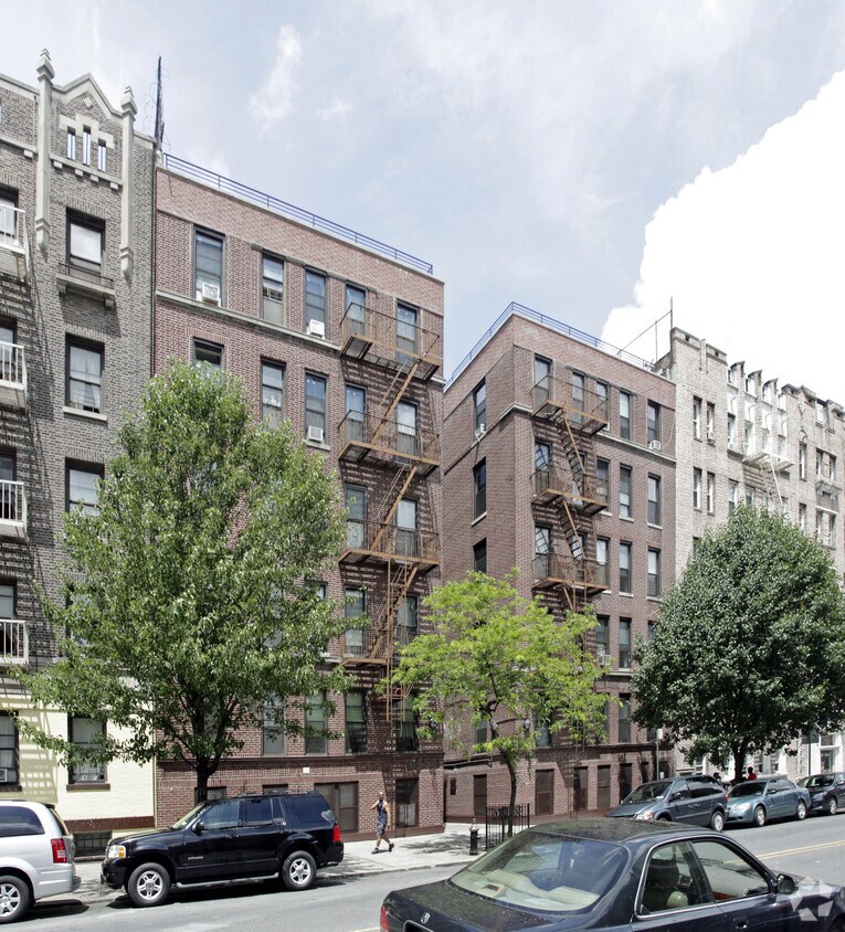 Building Photo - 2385 Valentine Ave